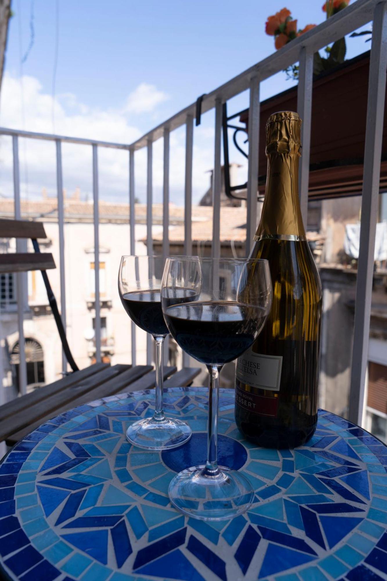 Etna Timeo Central Apartment In Baroque Building Catania Luaran gambar