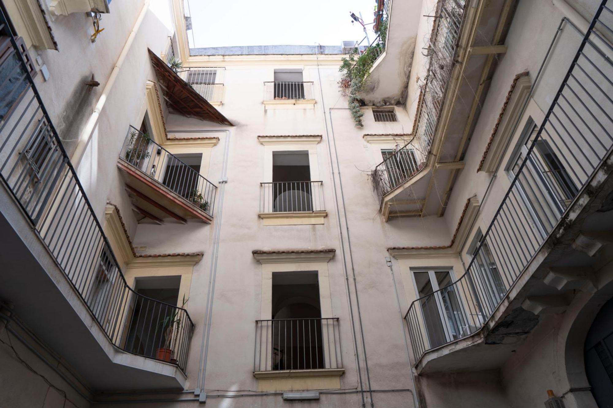 Etna Timeo Central Apartment In Baroque Building Catania Luaran gambar