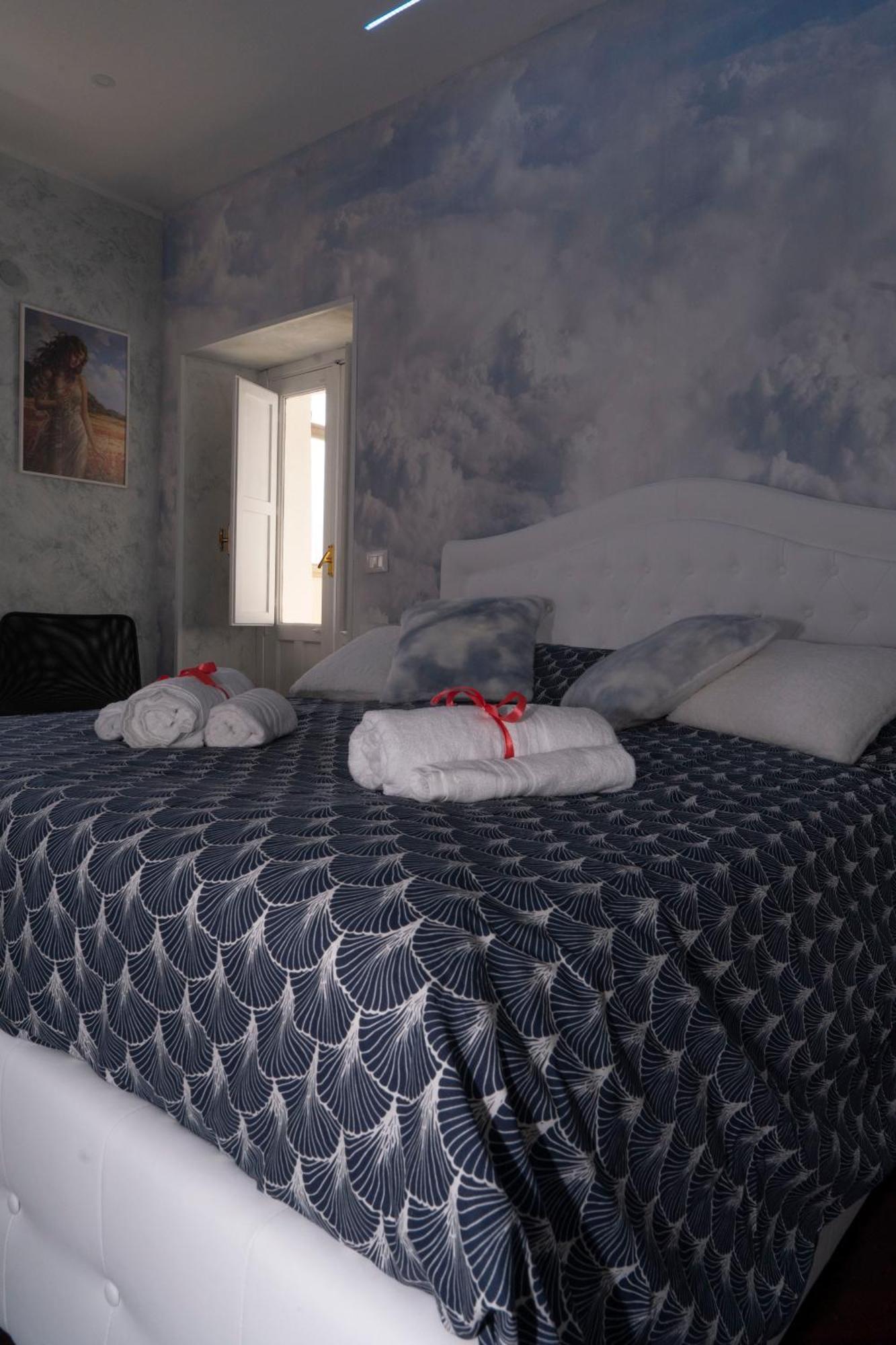Etna Timeo Central Apartment In Baroque Building Catania Luaran gambar