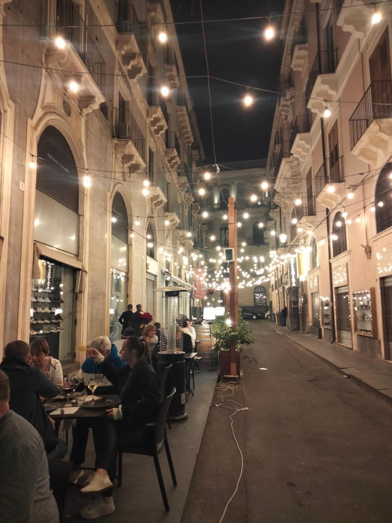 Etna Timeo Central Apartment In Baroque Building Catania Luaran gambar