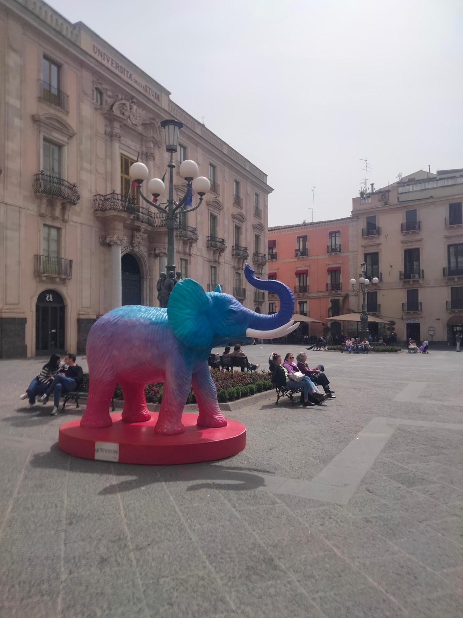 Etna Timeo Central Apartment In Baroque Building Catania Luaran gambar