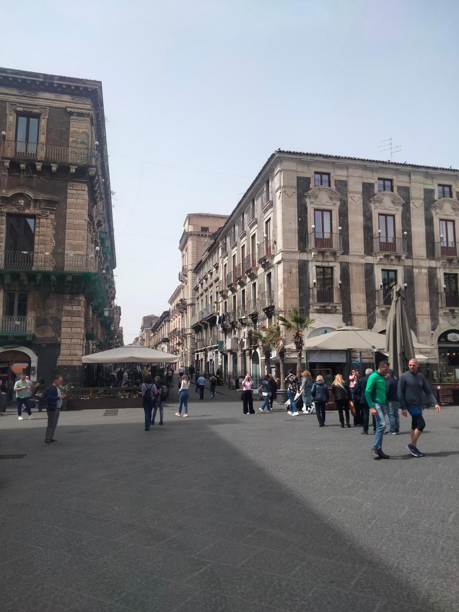 Etna Timeo Central Apartment In Baroque Building Catania Luaran gambar