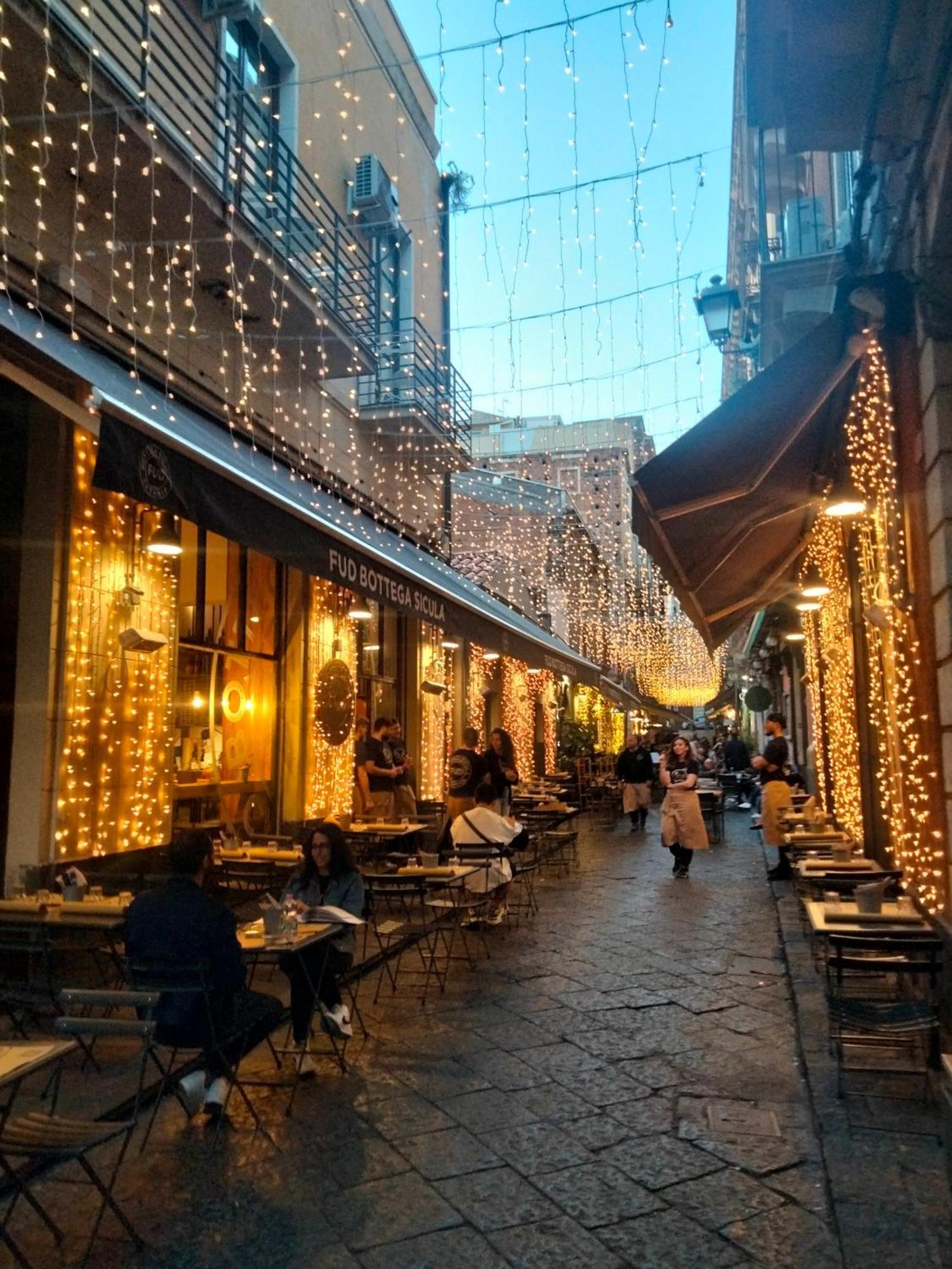 Etna Timeo Central Apartment In Baroque Building Catania Luaran gambar