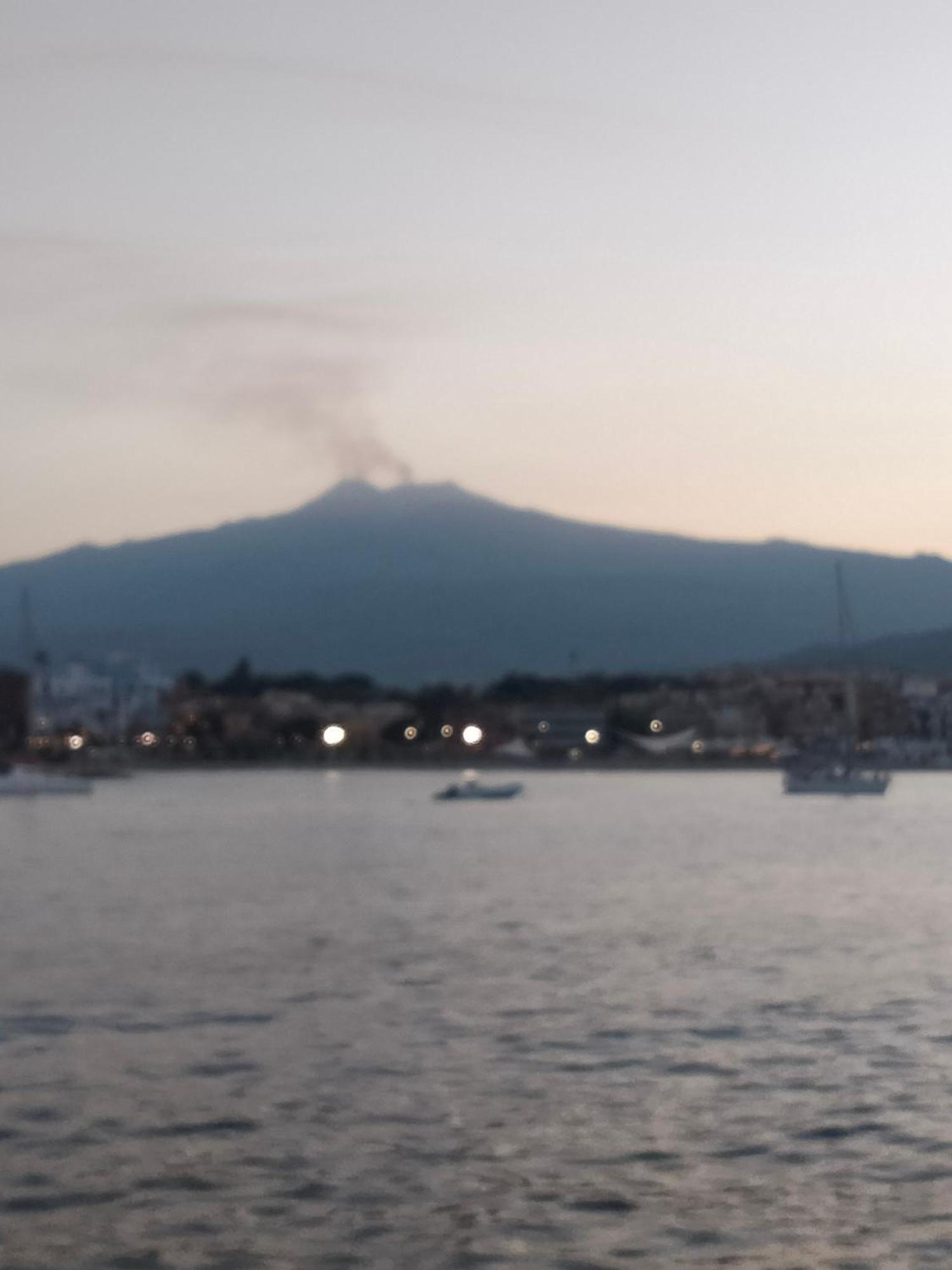 Etna Timeo Central Apartment In Baroque Building Catania Luaran gambar